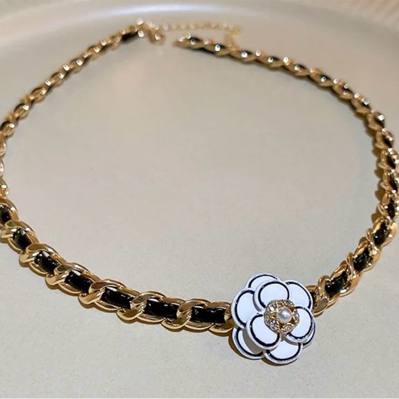 Jewelry - LAST! Camellia Flower Gold Tone Fashion Choker Necklace with Rhinestones!